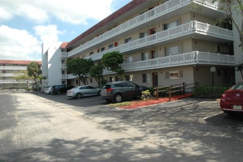 Condo in Lauderhill, Florida, 3 bedrooms № 2082322 - photo 29