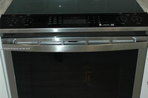 Condo in Lauderhill, Florida, 3 bedrooms № 2082322 - photo 30