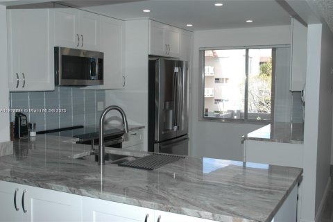Condo in Lauderhill, Florida, 3 bedrooms  № 2082322