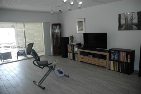 Condo in Lauderhill, Florida, 3 bedrooms № 2082322 - photo 20