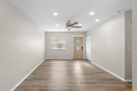 House in Tarpon Springs, Florida 4 bedrooms, 130.43 sq.m. № 2211089 - photo 11