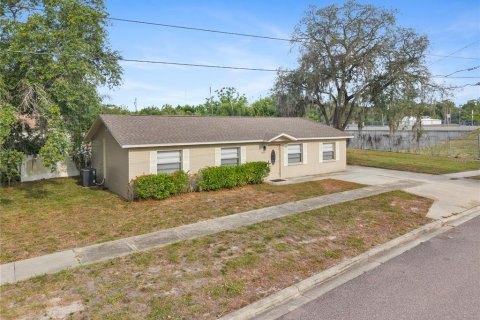 House in Tarpon Springs, Florida 4 bedrooms, 130.43 sq.m. № 2211089 - photo 2