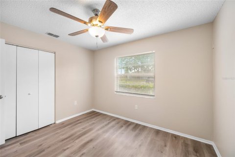 House in Tarpon Springs, Florida 4 bedrooms, 130.43 sq.m. № 2211089 - photo 21