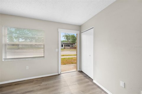 House in Tarpon Springs, Florida 4 bedrooms, 130.43 sq.m. № 2211089 - photo 8