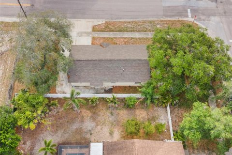 House in Tarpon Springs, Florida 4 bedrooms, 130.43 sq.m. № 2211089 - photo 5