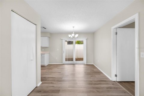House in Tarpon Springs, Florida 4 bedrooms, 130.43 sq.m. № 2211089 - photo 13
