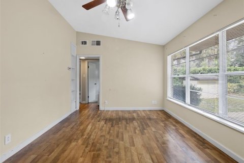 House in Sorrento, Florida 2 bedrooms, 84.36 sq.m. № 1635898 - photo 3