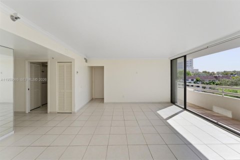 Condominio en venta en Coral Gables, Florida, 2 dormitorios, 106.09 m2 № 2017850 - foto 2
