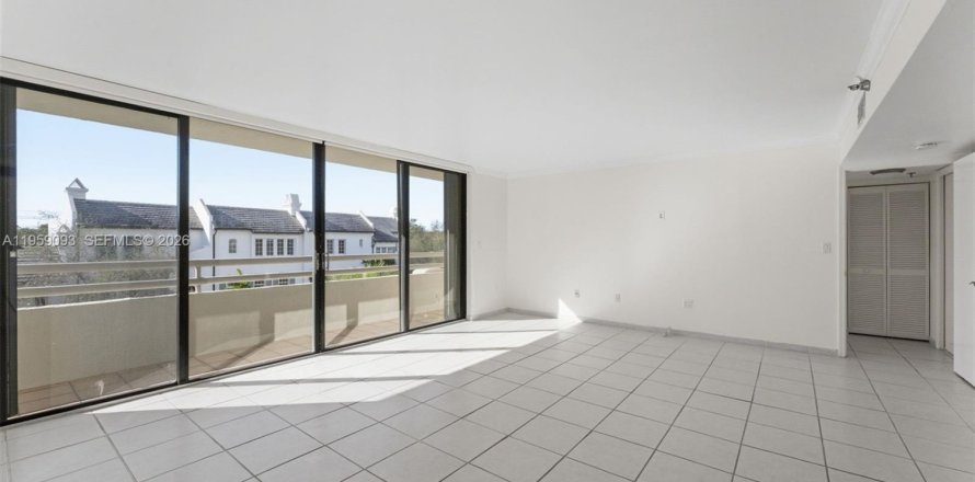 Condominio en Coral Gables, Florida, 2 dormitorios № 2017850