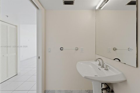 Condominio en venta en Coral Gables, Florida, 2 dormitorios, 106.09 m2 № 2017850 - foto 7