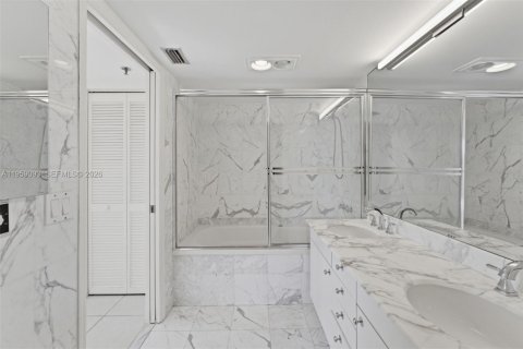 Condominio en venta en Coral Gables, Florida, 2 dormitorios, 106.09 m2 № 2017850 - foto 13