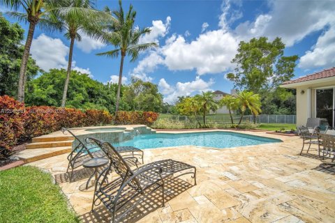 Villa ou maison à louer à Weston, Floride: 5 chambres, 312.43 m2 № 2168604 - photo 13