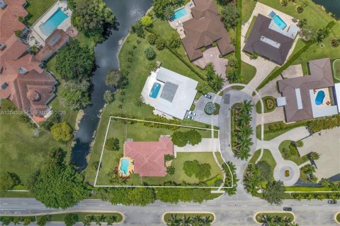 Villa ou maison à louer à Weston, Floride: 5 chambres, 312.43 m2 № 2168604 - photo 5