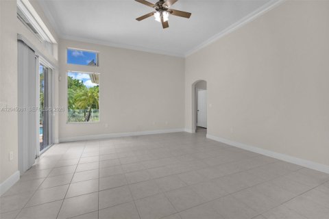 Villa ou maison à louer à Weston, Floride: 5 chambres, 312.43 m2 № 2168604 - photo 25