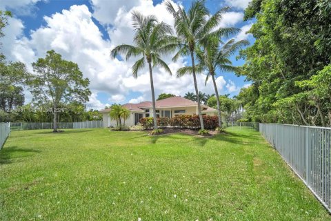 Villa ou maison à louer à Weston, Floride: 5 chambres, 312.43 m2 № 2168604 - photo 11