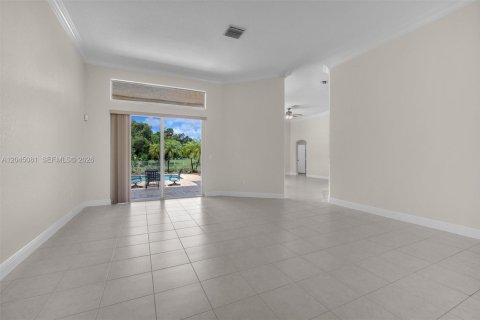 Villa ou maison à louer à Weston, Floride: 5 chambres, 312.43 m2 № 2168604 - photo 20