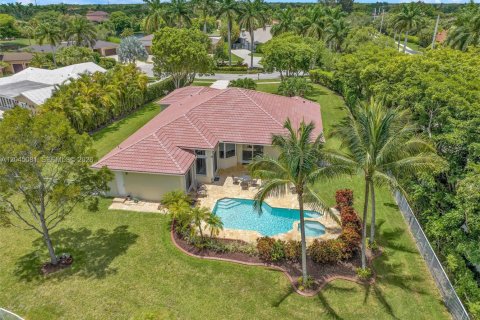 Villa ou maison à louer à Weston, Floride: 5 chambres, 312.43 m2 № 2168604 - photo 8