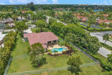 Villa ou maison à louer à Weston, Floride: 5 chambres, 312.43 m2 № 2168604 - photo 7