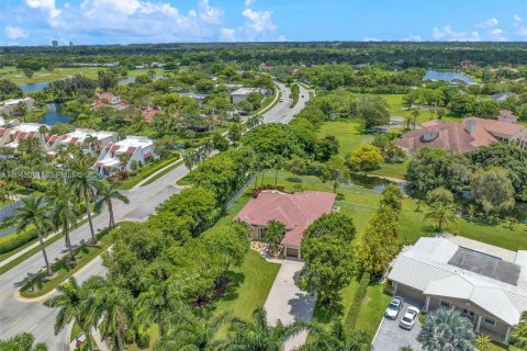 Villa ou maison à louer à Weston, Floride: 5 chambres, 312.43 m2 № 2168604 - photo 3