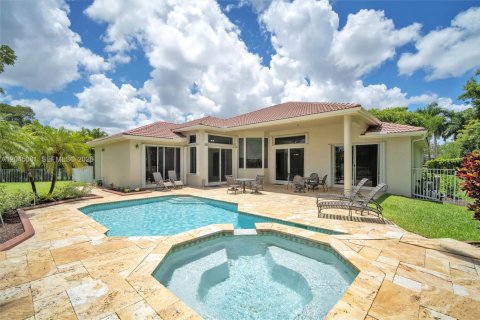 Villa ou maison à louer à Weston, Floride: 5 chambres, 312.43 m2 № 2168604 - photo 16