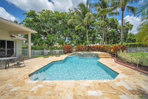 Villa ou maison à louer à Weston, Floride: 5 chambres, 312.43 m2 № 2168604 - photo 14