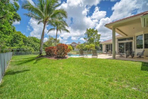 Villa ou maison à louer à Weston, Floride: 5 chambres, 312.43 m2 № 2168604 - photo 10