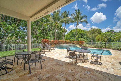 Villa ou maison à louer à Weston, Floride: 5 chambres, 312.43 m2 № 2168604 - photo 9