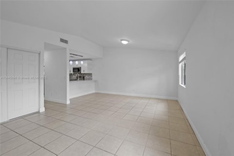 House in Fort Myers, Florida 3 bedrooms, 109.53 sq.m. № 1842674 - photo 7