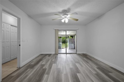 House in Fort Myers, Florida 3 bedrooms, 109.53 sq.m. № 1842674 - photo 13