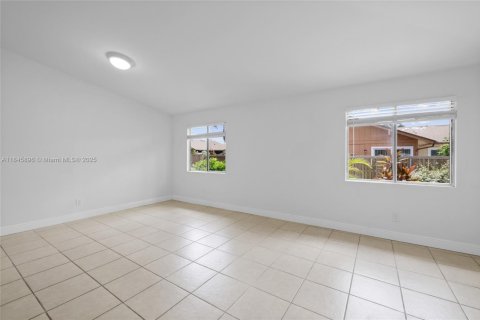 House in Fort Myers, Florida 3 bedrooms, 109.53 sq.m. № 1842674 - photo 6