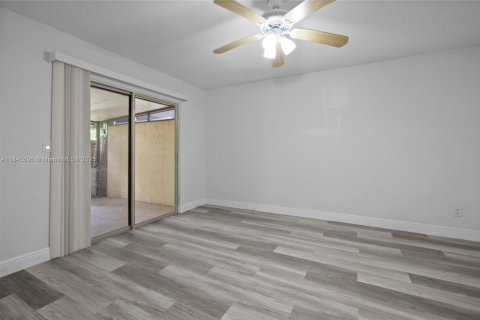House in Fort Myers, Florida 3 bedrooms, 109.53 sq.m. № 1842674 - photo 12