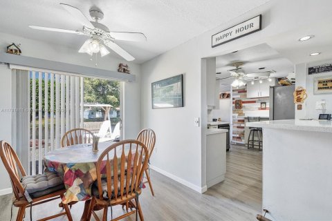 House in Sunrise, Florida 3 bedrooms, 132.11 sq.m. № 1633410 - photo 12