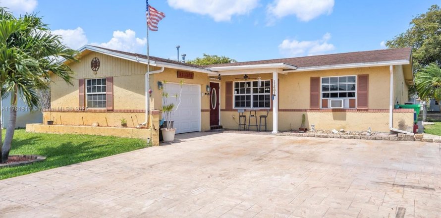 House in Sunrise, Florida 3 bedrooms, 132.11 sq.m. № 1633410