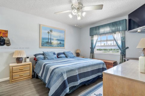 House in Sunrise, Florida 3 bedrooms, 132.11 sq.m. № 1633410 - photo 14