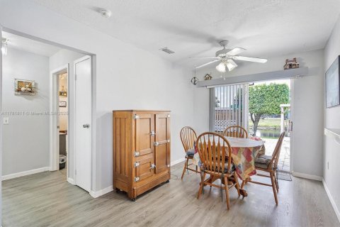 House in Sunrise, Florida 3 bedrooms, 132.11 sq.m. № 1633410 - photo 11