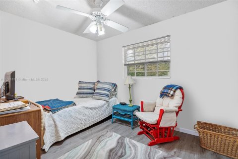 House in Sunrise, Florida 3 bedrooms, 132.11 sq.m. № 1633410 - photo 18