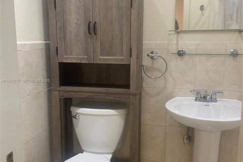 Immobilier commercial à louer à Miami, Floride: 1 chambre, 164.25 m2 № 1976836 - photo 4