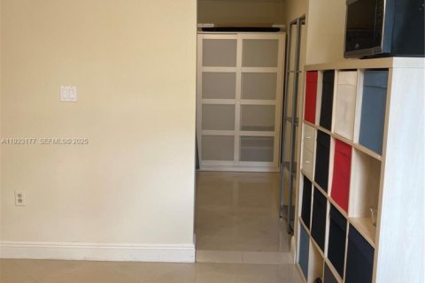 Immobilier commercial à louer à Miami, Floride: 1 chambre, 164.25 m2 № 1976836 - photo 5