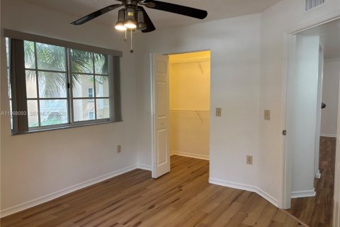 Condo in Miramar, Florida, 3 bedrooms  № 2031780 - photo 12