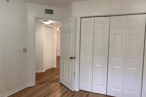 Condo in Miramar, Florida, 3 bedrooms  № 2031780 - photo 15