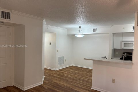 Condo in Miramar, Florida, 3 bedrooms  № 2031780 - photo 2