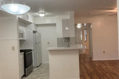 Condo in Miramar, Florida, 3 bedrooms  № 2031780 - photo 5