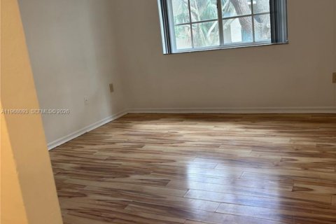 Condo in Miramar, Florida, 3 bedrooms  № 2031780 - photo 9