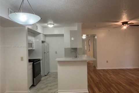 Condo in Miramar, Florida, 3 bedrooms  № 2031780 - photo 4