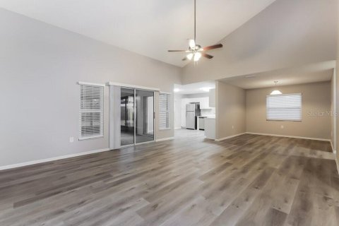 Casa en alquiler en Brandon, Florida, 3 dormitorios, 146.04 m2 № 1905119 - foto 4