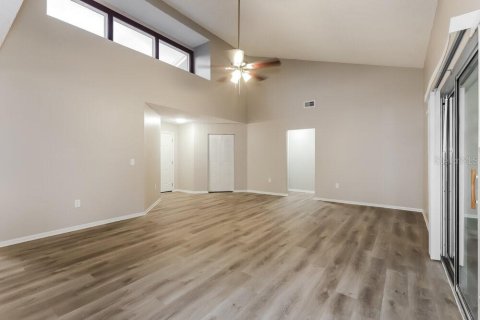 Casa en alquiler en Brandon, Florida, 3 dormitorios, 146.04 m2 № 1905119 - foto 3