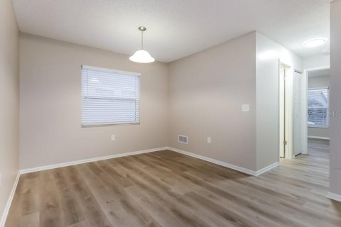 Casa en alquiler en Brandon, Florida, 3 dormitorios, 146.04 m2 № 1905119 - foto 5