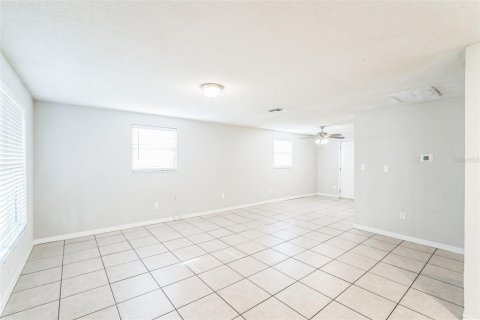 House in Pinellas Park, Florida 3 bedrooms, 108.14 sq.m. № 1845017 - photo 16