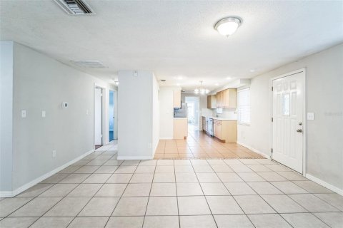 House in Pinellas Park, Florida 3 bedrooms, 108.14 sq.m. № 1845017 - photo 12