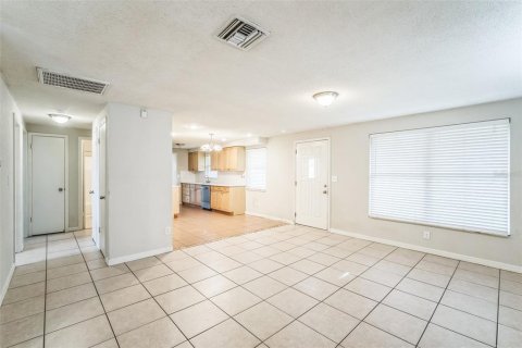 House in Pinellas Park, Florida 3 bedrooms, 108.14 sq.m. № 1845017 - photo 11